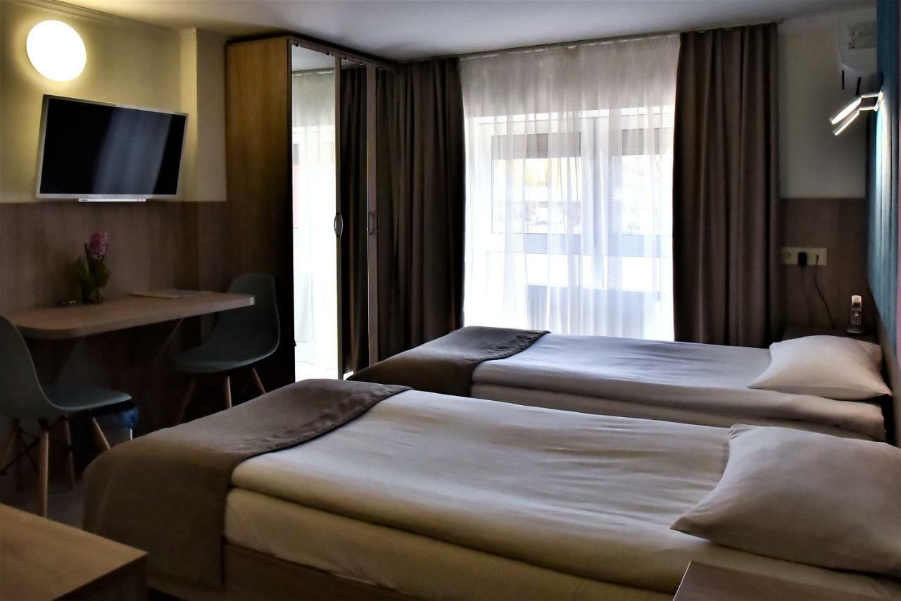 Expo Hotel Comfort Киев Екстериор снимка