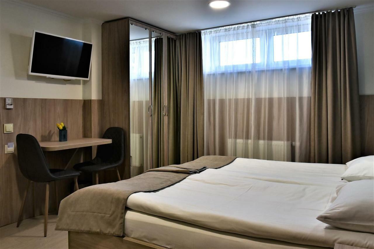 Expo Hotel Comfort Киев Екстериор снимка